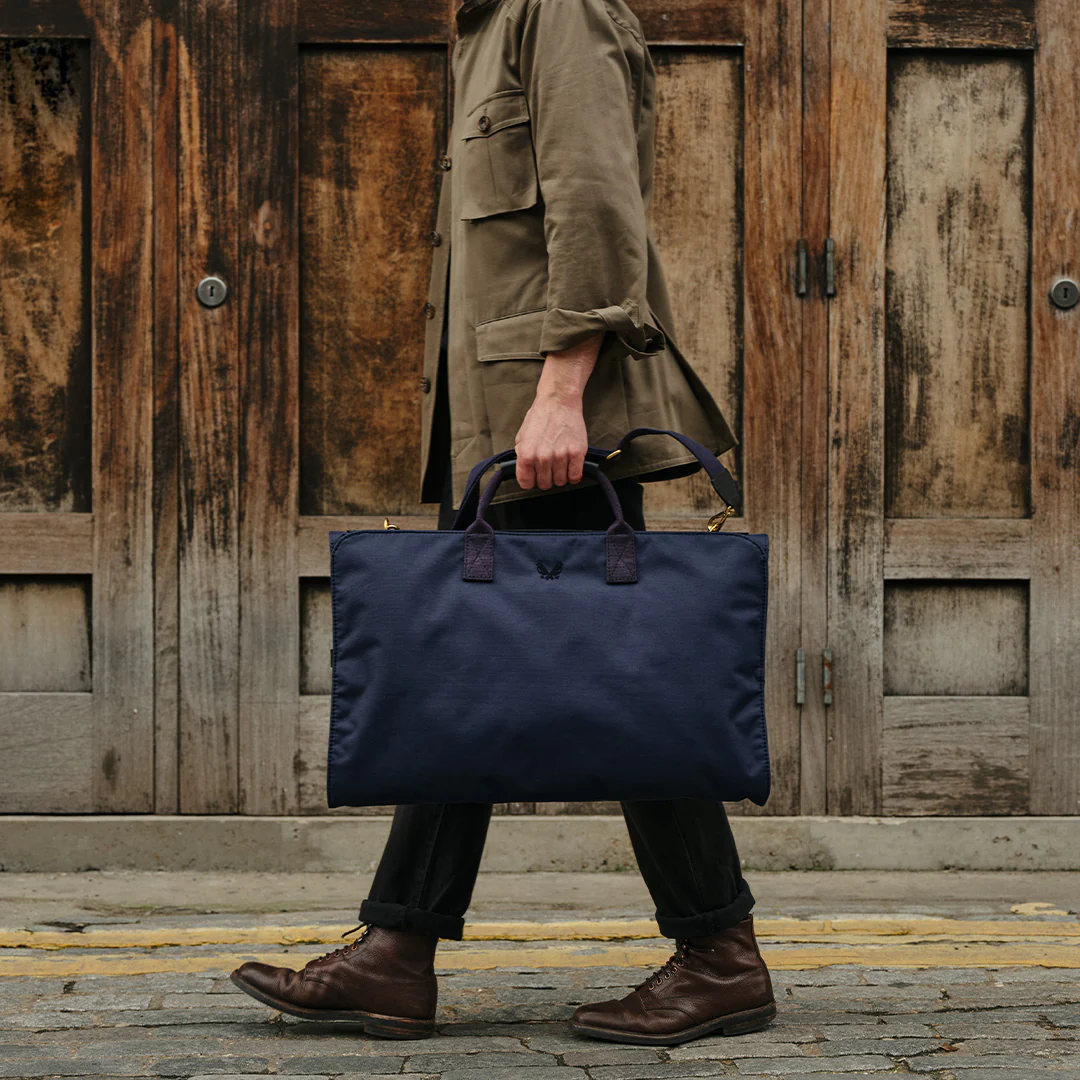 Trifold - Navy - Image 11
