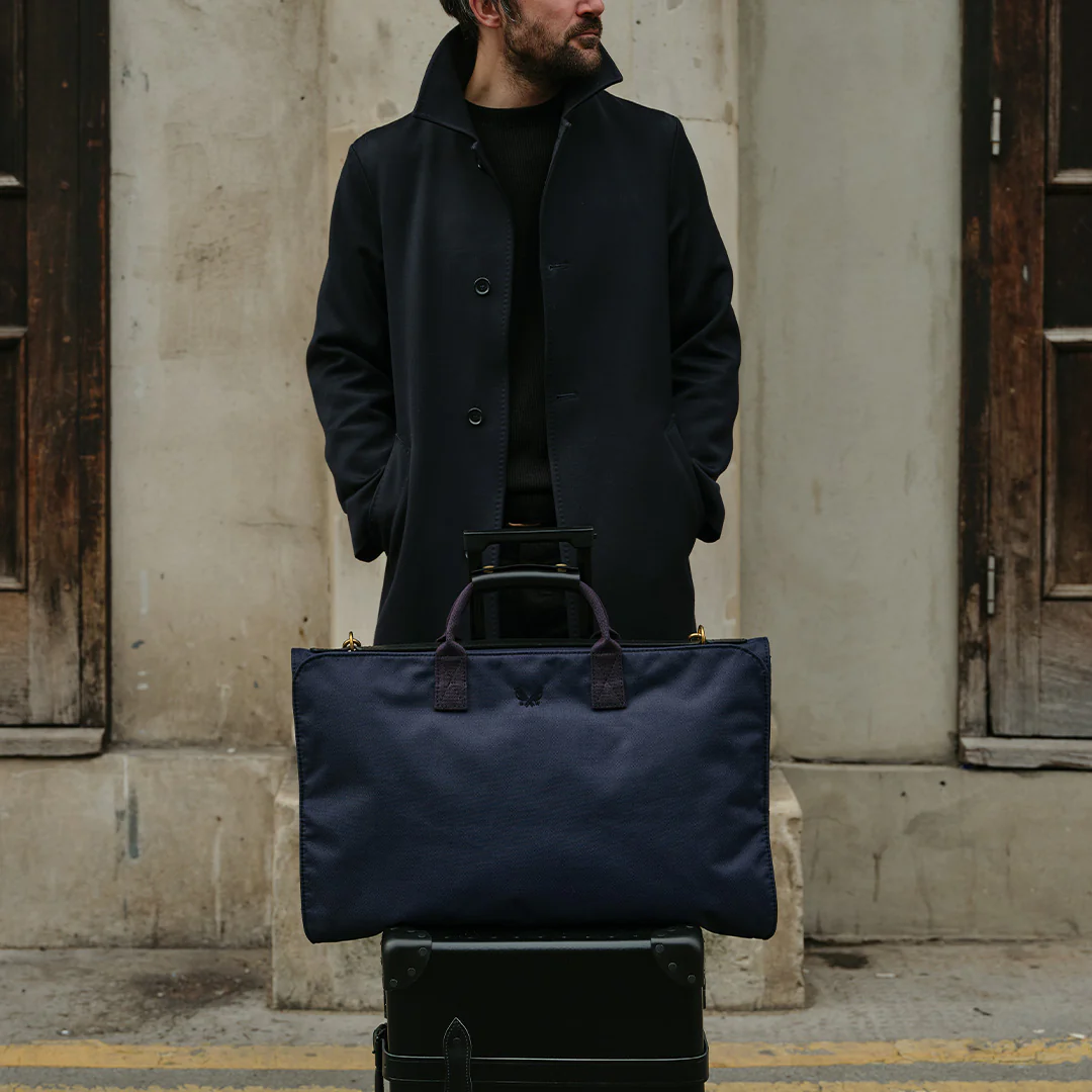 Trifold - Navy - Image 15