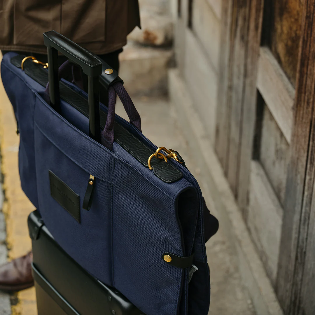 Trifold - Navy - Image 16